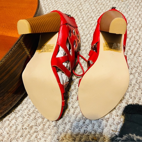 🍷Racy Zip & Tie Red Cage Free Reign Ankle Boot Heels! - Picture 5 of 12